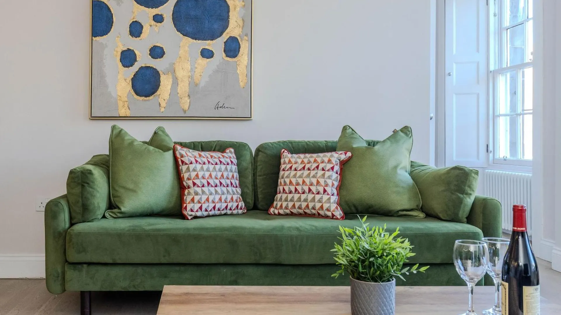 Dragon Suites - Edinburgh City Centre 2 Bed Apartment 0*,  United Kingdom
