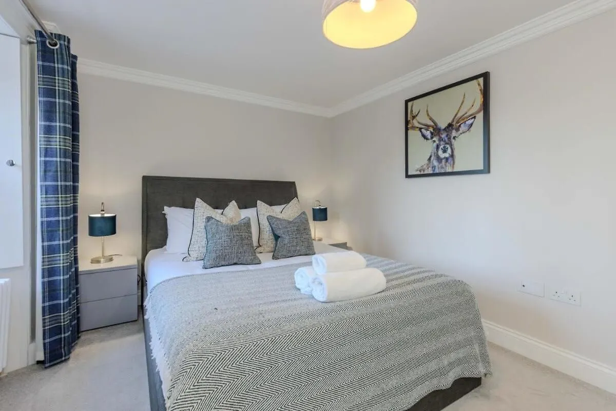 Dragon Suites - Edinburgh City Centre 2 Bed Apartment